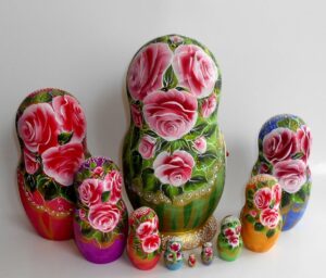 GIANT Kira green scarf with 3D ladybugs 10-set huge nesting Doll Babooshki s