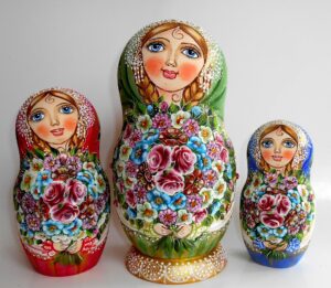GIANT Kira green scarf with 3D ladybugs 10-set huge nesting Doll Babooshki s