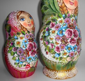 GIANT Kira green scarf with 3D ladybugs 10-set huge nesting Doll Babooshki s