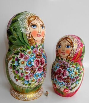 GIANT Kira green scarf with 3D ladybugs 10-set huge nesting Doll Babooshki s