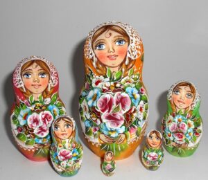 GIANT Kira green scarf with 3D ladybugs 10-set huge nesting Doll Babooshki s