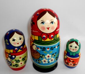 Village red/green dress XLarge 6-set nesting Doll Babooshki s Classic Village Traditional
