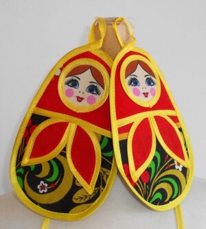 Set Kids Apron beige and two pot holders nesting Doll Babooshki s