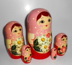 Semenov pink scarf white daisies 5-set nesting Doll Babooshki s Classic Village Traditional