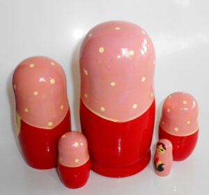 Semenov pink scarf white daisies 5-set nesting Doll Babooshki s Classic Village Traditional