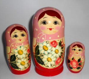 Semenov pink scarf white daisies 5-set nesting Doll Babooshki s Classic Village Traditional
