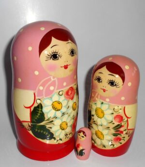 Semenov pink scarf white daisies 5-set nesting Doll Babooshki s Classic Village Traditional