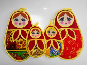 Pot holders set: 2 large and 2 small in red Babushka