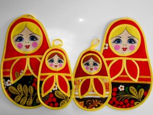 Pot holders set: 2 large and 2 small red scarf Babushka