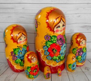 Vera yellow scarf 7-set huge nesting Doll Babooshki s