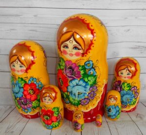 Vera yellow scarf 7-set huge nesting Doll Babooshki s
