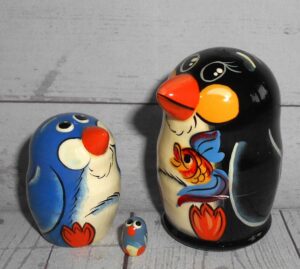 MINI Funny Penguin with gold fish mini 5-set TINY nesting Doll Babooshki s