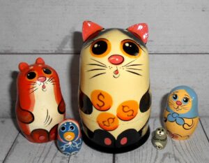 MINI Fortune Cat with money 5-set Babushka TINY Babushka Matryoshka nesting Doll  Babooshki Babushkas