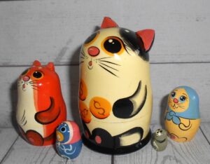 MINI Fortune Cat with money 5-set TINY nesting Doll Babooshki s