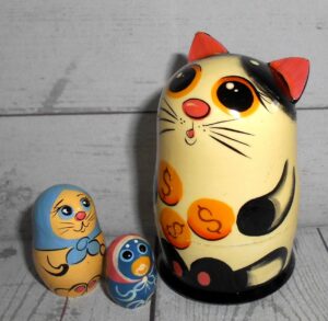 MINI Fortune Cat with money 5-set TINY nesting Doll Babooshki s