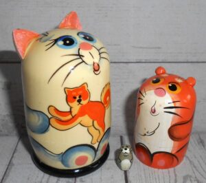 MINI Funny white Cat with ginger kitten mini 5-set TINY nesting Doll Babooshki s