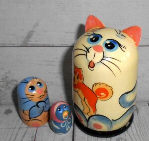 MINI Funny white Cat with ginger kitten mini 5-set TINY nesting Doll Babooshki s