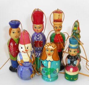 Troyka Large korobnick nesting Doll Babooshki s
