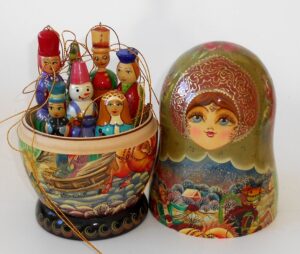 Troyka Large korobnick nesting Doll Babooshki s