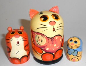 MINI Funny white Cat with baby kitten 5-set TINY nesting Doll Babooshki s