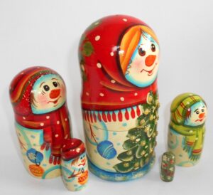 Snow-woman with Xmas tree nesting Doll Babooshki s