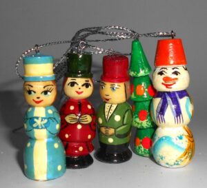 Girl with Troyka korobnick small nesting Doll Babooshki s