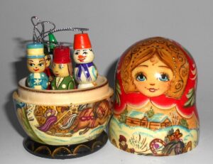 Girl with Troyka korobnick small nesting Doll Babooshki s