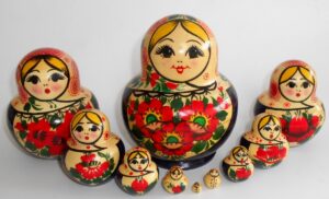 Kirovie fatty white scarf 10-set Babushka Matryoshka nesting Doll Babooshki Babushkas Classic Village Traditional