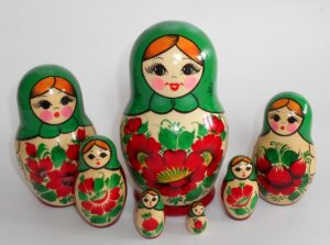Kirov 7-set bright green scarf Babushka Matryoshka nesting Doll Babooshki Babushkas Classic Village Traditional