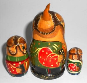 Dog in Winter hat with puppies small 3-set nesting Doll Babooshki s