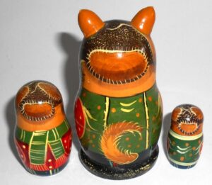 Dog in Winter hat with puppies small 3-set nesting Doll Babooshki s