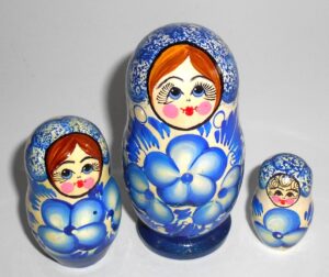Girl in blue and white dress 5-set nesting Doll Babooshki s