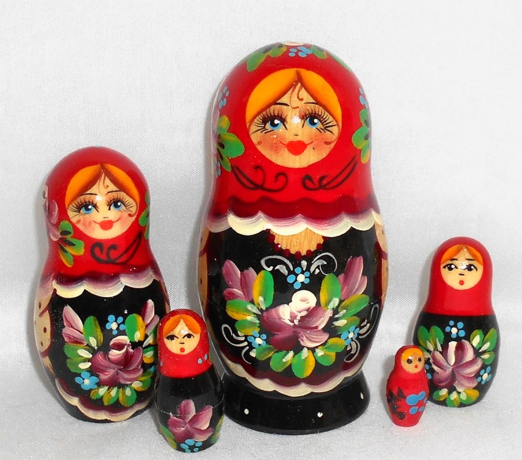 Vyatka wild flowers red scarf 5-set nesting Doll Babooshki s Classic Village Traditional