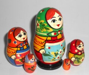 Village 5-set red apron nesting Doll Babooshki s Classic Village Traditional