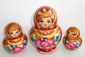Olga in gold scarf 10-set nesting Doll Babooshki s