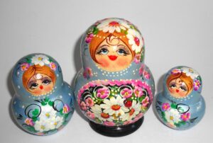 Girl in pale blue dress 10-set nesting Doll Babooshki s