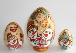 Snowmen with Clock egg 3-set Babushka Matryoshka nesting Doll  Babooshki Babushkas