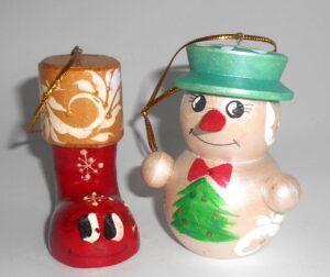 Christmas décor Santa-Snowman-Snowmaiden-Boot Carved 5-set nesting Doll Babooshki s BOX SET