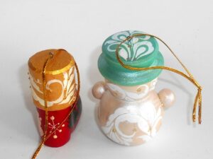 Christmas décor Santa-Snowman-Snowmaiden-Boot Carved 5-set nesting Doll Babooshki s BOX SET