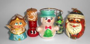 Christmas décor Santa-Snowman-Snowmaiden-Boot Carved 5-set nesting Doll Babooshki s BOX SET
