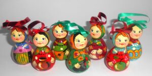 Christmas décor village girls 7-set nesting Doll Babooshki s BOX SET