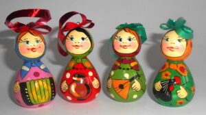 Christmas décor village girls 7-set nesting Doll Babooshki s BOX SET