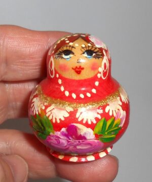 MINI with necklace in red 10-set TINY nesting Doll Babooshki s