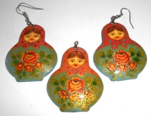 Earrings and pendant: light brown scarf green floral dress Babooshki s