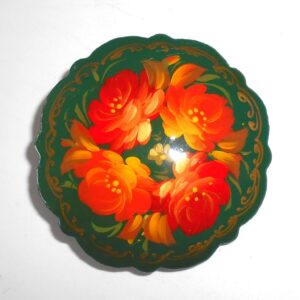 Brooch fancy round: Red roses on green Babushka Matryoshka Babooshki Babushkas