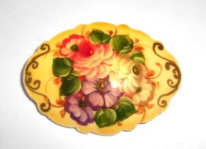 Brooch fancy oval: Floral on light yellow Babooshki s