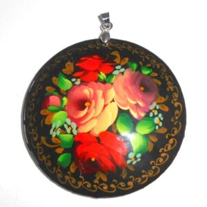 Pendant round: Three roses on black Babushka Matryoshka Babooshki Babushkas