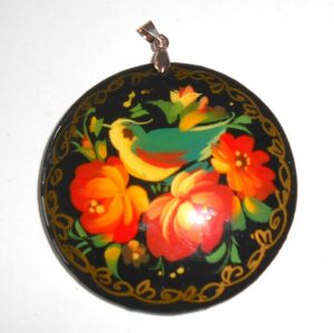 Pendant round: Bird & roses on black Babushka Matryoshka Babooshki Babushkas