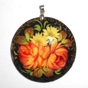 Pendant round: Roses & daisies on black Babooshki s