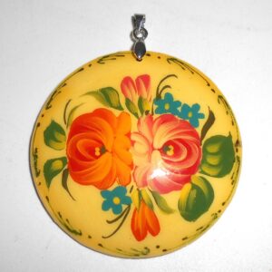 Pendant round: Roses on light yellow Babushka Matryoshka Babooshki Babushkas